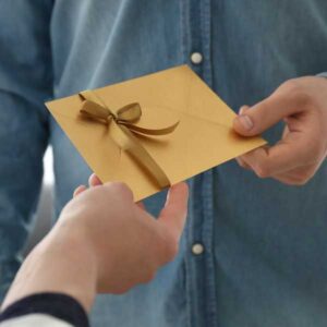 Das perfekte Einladungsgeschenk: Ein Geschenkkorb